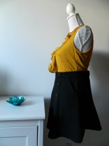 Jupe patineuse noire à boutons