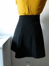 Jupe patineuse noire à boutons