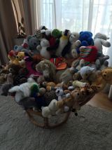 Fauteuil rotin en peluches inspiré du designer Fernando