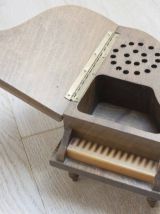 boîte à musique et bijoux en forme de piano 