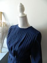 Robe plissée col bateau bleu marine vintage 50's