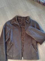 lot de vestes, jupes, pantalons, hauts