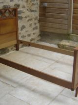 lit  à  croissillons vintage