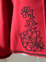 Veste brodée vintage en laine vierge rouge 80's