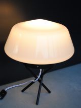 Lampe tripode a poser ,opaline année 60