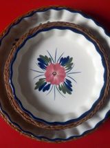 Deux jolis moules à tarte dans leurs panières en osier - vintage