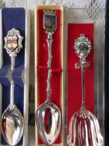 SOLDES - Lot de 30 cuillètres de collection-souvenirs métal argente silver plated