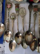 SOLDES - Lot de 30 cuillètres de collection-souvenirs métal argente silver plated