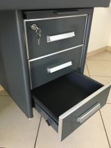 Bureau Strafor métallique