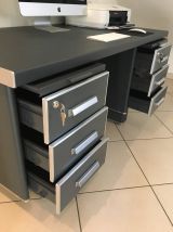 Bureau Strafor métallique