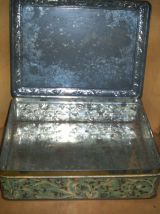 ANCIENNE BOITE METAL ILLUSTRATION DE GERMAINE bOURET 