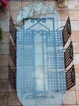 Grande table ovale de jardin avec plateau de verre