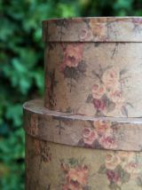 Boîtes à chapeaux fleuries