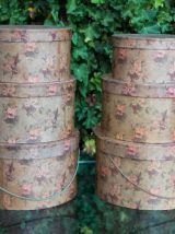 Boîtes à chapeaux fleuries