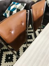 Tables en formica avec 4 chaises 