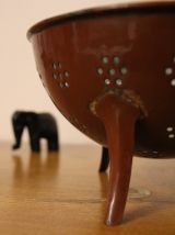 Passoire émaillée de couleur marron