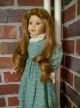 "Sophie" Poupée en porcelaine