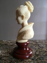 buste femme pierre blanche