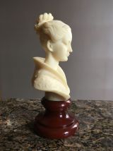 buste femme pierre blanche