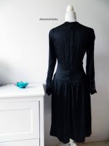 Robe en satin noir empiècement en dentelle vintage 30's