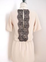 Robe rose beige dos nu en dentelle noire