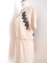 Robe rose beige dos nu en dentelle noire