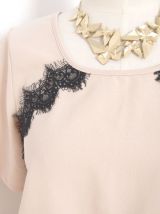 Robe rose beige dos nu en dentelle noire