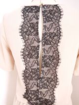 Robe rose beige dos nu en dentelle noire