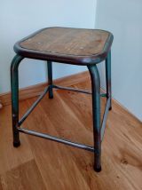 Tabouret d'école ou d'atelier en métal et bois style industriel