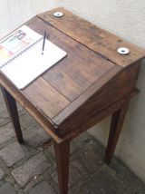 Pupitre d'écolier avec jolie patine