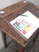 Pupitre d'écolier avec jolie patine