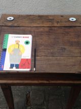 Pupitre d'écolier avec jolie patine