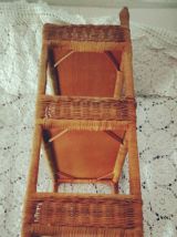 étagère en rotin décor perroquet