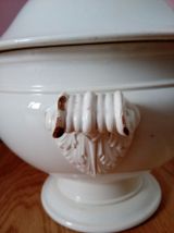 Soupière en porcelaine opaque Creil Montereau de la fin du XIXieme 