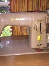 Machine à coudre meuble vintage Singer
