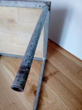 Petite table basse carrée ou bout de canapé, en métal et bois, de style industriel