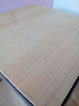 Petite table basse carrée ou bout de canapé, en métal et bois, de style industriel