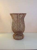 Vase en fil de fer doré
