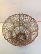 Vase en fil de fer doré