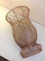 Vase en fil de fer doré