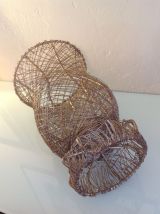 Vase en fil de fer doré