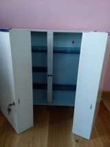Armoire à pharmacie en métal laqué blanc
