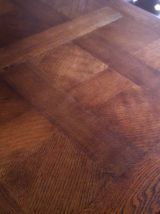 Table louis XV en chêne finement sculptée  