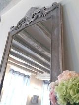 Miroir en bois avec moulures