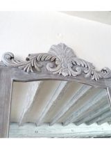 Miroir en bois avec moulures