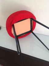 Tabouret rond vintage rouge et pieds compas noirs