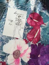 Robe vintage 70ies taille 38 40 fond gris motif fleurs exotiques et ibiscus