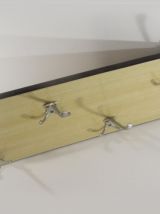 Porte-manteau mural en formica jaune 