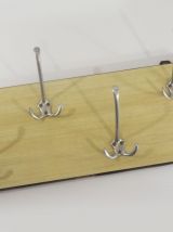 Porte-manteau mural en formica jaune 