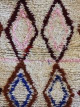 Tapis Azilal berbere tissé main au Maroc